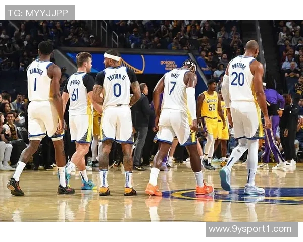 追梦精准传球布朗尼外线助攻库里高弧度三分球如虹命中 追梦精准传球布朗尼外线助攻库里高弧度三分球如虹命中