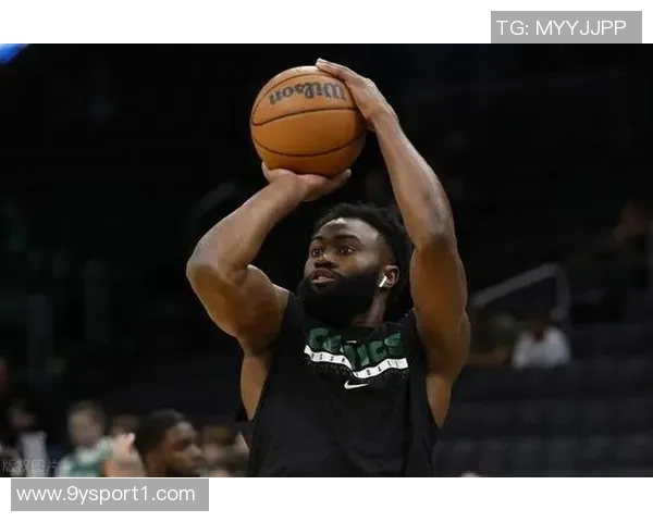 杰伦布朗三双表现精彩27投9中斩获27分10篮板12助攻三分球命中率40 杰伦布朗三双表现精彩27投9中斩获27分10篮板12助攻三分球命中率40