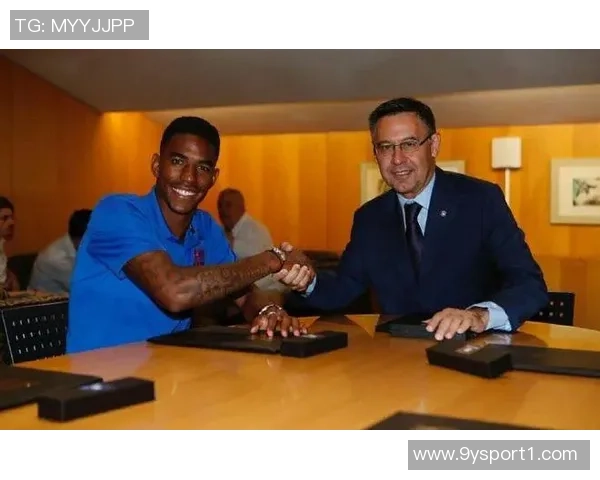 罗贝托与阿尔巴合影留念感慨岁月流逝祝福未来一切顺利