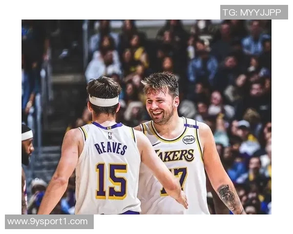 湖人媒体日回顾詹姆斯谈退役东契奇分享融入感受艾顿面对巨大压力 湖人媒体日回顾詹姆斯谈退役东契奇分享融入感受艾顿面对巨大压力